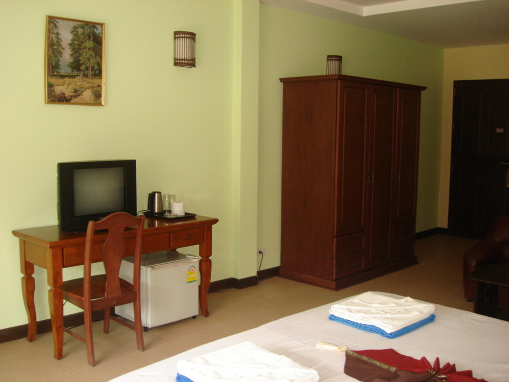 Tropicoza Hostel Patong Room photo