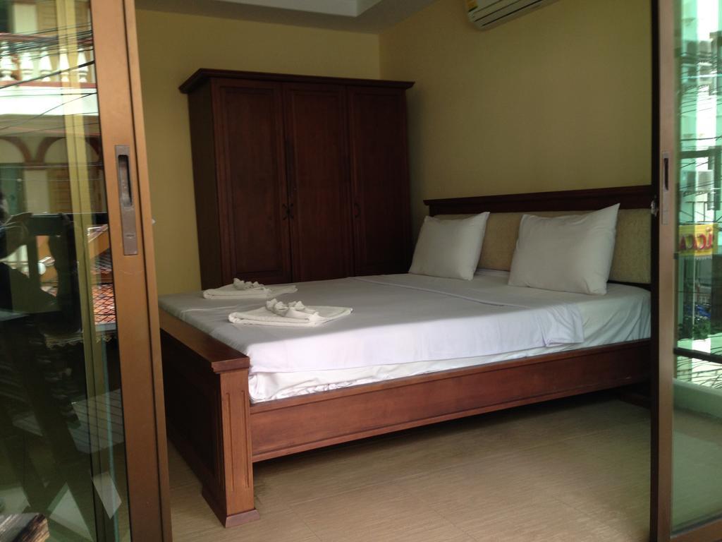 Tropicoza Hostel Patong Room photo