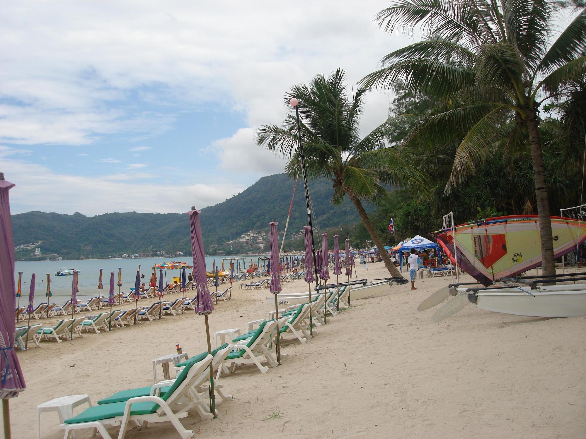 Tropicoza Hostel Patong Exterior photo