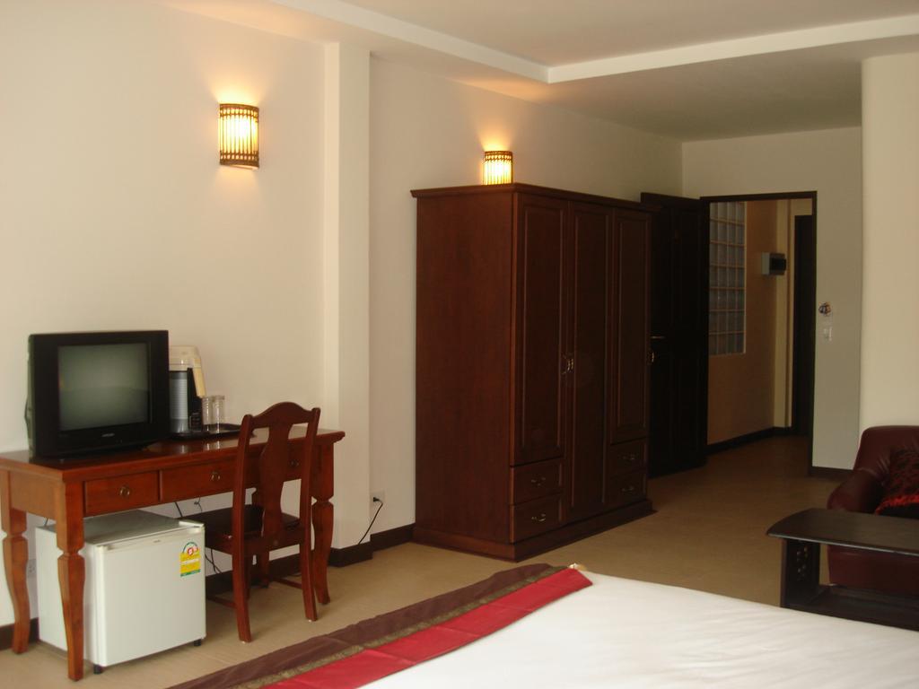 Tropicoza Hostel Patong Room photo