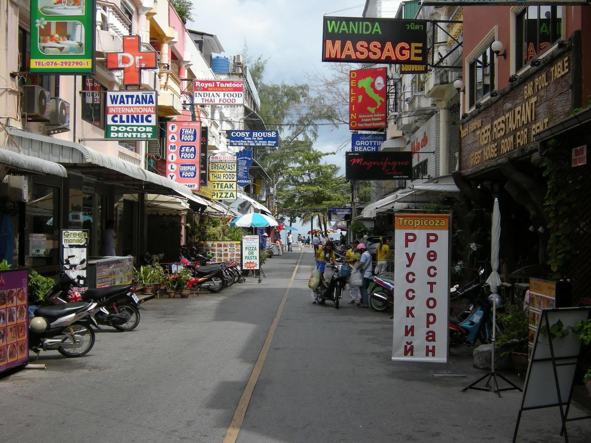 Tropicoza Hostel Patong Exterior photo